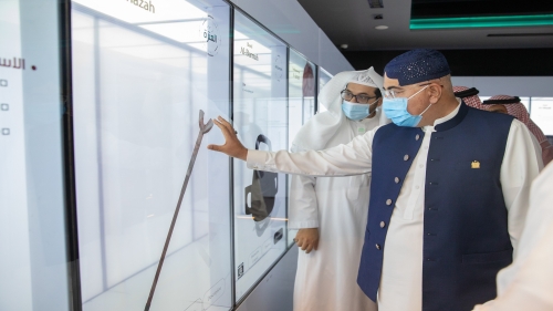 رئيس مجلس الشيوخ بباكستان يزور المعرض والمتحف الدولي للسيرة النبوية والحضارة الإسلامية